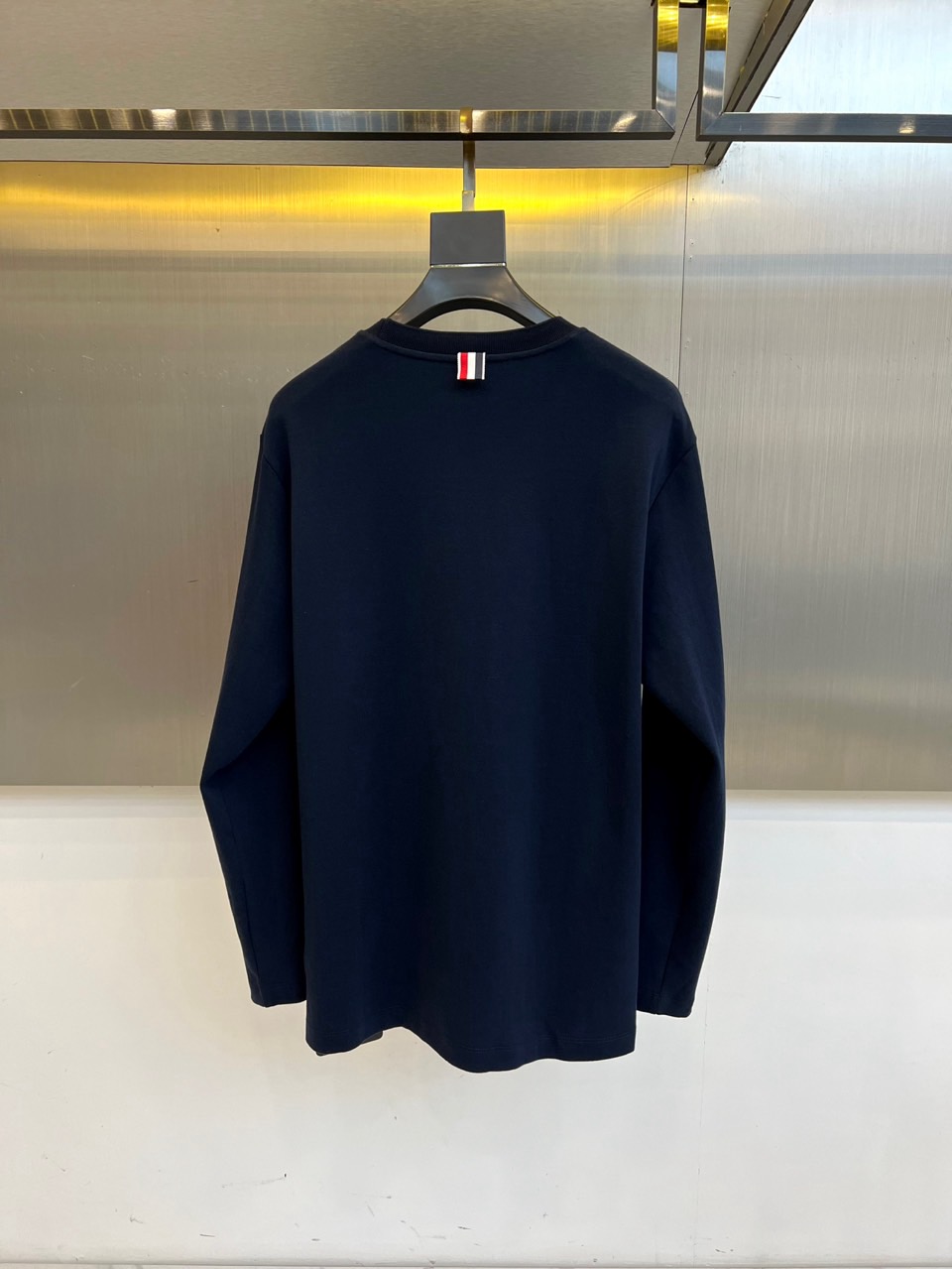 Thom browne 汤姆布朗、【高品质】25s秋冬男士 帽衫运动衫。▸ 经典红白黑条纹：左胸口袋边缘