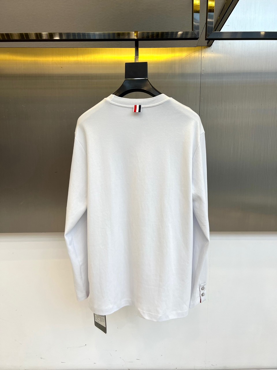 Thom browne 汤姆布朗、【高品质】25s秋冬男士 帽衫运动衫。▸ 经典红白黑条纹：左胸口袋边缘