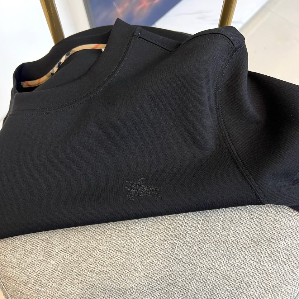 Bur巴宝莉、【高品质】25s秋冬款新品中领套头长袖T恤卫衣，面料采用舒弹莫代尔棉空气层/新疆棉混纺 特