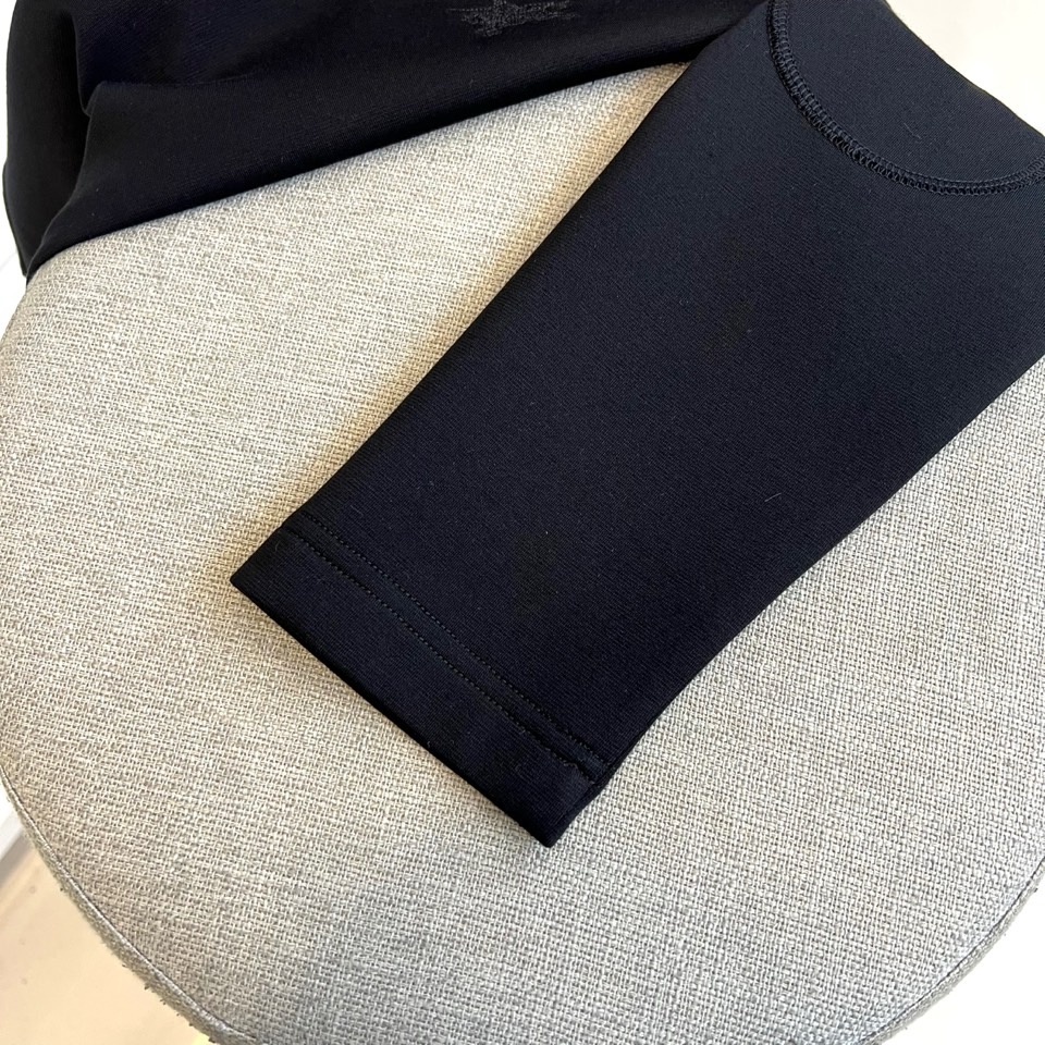 Bur巴宝莉、【高品质】25s秋冬款新品中领套头长袖T恤卫衣，面料采用舒弹莫代尔棉空气层/新疆棉混纺 特