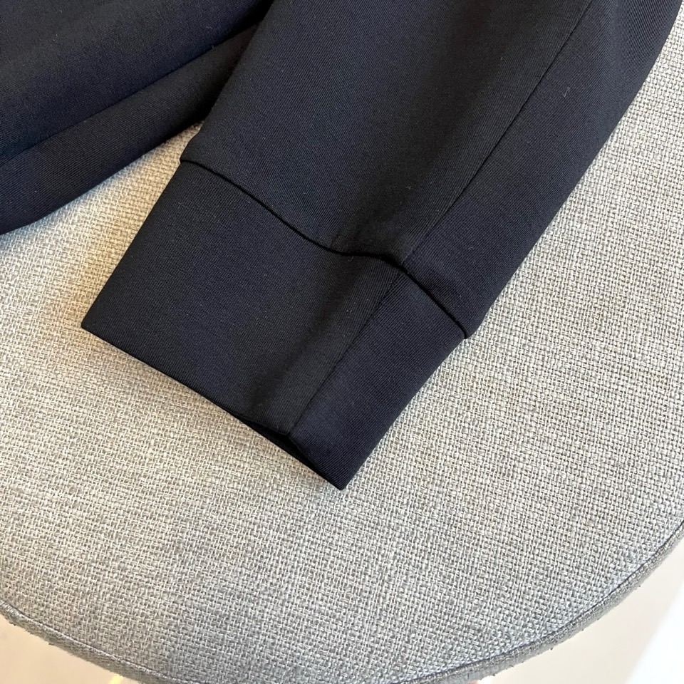 Dio迪奥、【高品质】25s秋冬款新品中领套头长袖T恤卫衣，面料采用舒弹莫代尔棉空气层/新疆棉混纺 特性