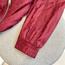 GUCCI 古驰、25s秋冬新品双G暗纹连帽夹克,GU标志性双G暗纹于面料之上隐秘流动,诉说历久弥新的品 GUCCI 古驰、25s秋冬新品双G暗纹连帽夹克,GU标志性双G暗纹于面料之上隐秘流动,诉说历久弥新的品