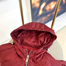 GUCCI 古驰、25s秋冬新品双G暗纹连帽夹克,GU标志性双G暗纹于面料之上隐秘流动,诉说历久弥新的品 GUCCI 古驰、25s秋冬新品双G暗纹连帽夹克,GU标志性双G暗纹于面料之上隐秘流动,诉说历久弥新的品