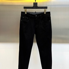 Chrome Hearts克罗心、2025秋冬新品银丝刺绣牛仔裤。克罗心将百年银器工艺织入丹宁经纬!20 Chrome Hearts克罗心、2025秋冬新品银丝刺绣牛仔裤。克罗心将百年银器工艺织入丹宁经纬!20
