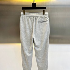 华伦天奴、25s春夏新品男士抽绳休闲刺绣运动卫裤,全新发布新款定制,细节一丝不苟,打造出了常青树的百看不 华伦天奴、25s春夏新品男士抽绳休闲刺绣运动卫裤,全新发布新款定制,细节一丝不苟,打造出了常青树的百看不