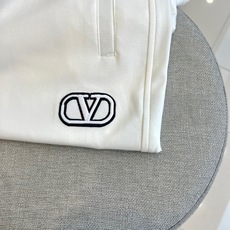 华伦天奴、25s春夏新品男士抽绳休闲刺绣运动卫裤,全新发布新款定制,细节一丝不苟,打造出了常青树的百看不 华伦天奴、25s春夏新品男士抽绳休闲刺绣运动卫裤,全新发布新款定制,细节一丝不苟,打造出了常青树的百看不