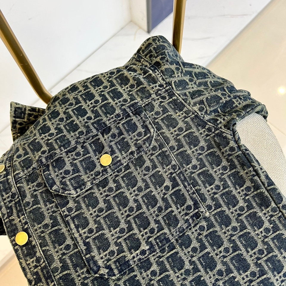 Dior、2025早秋新品男装牛仔外套，进口yb面料，质感挺阔，手感顺滑，采用顺滑质感构筑雅致运动廓形，