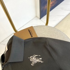 巴宝莉、2025s经典标志性Logo点缀元素 经典时尚翻领 Polo衫短袖 ,贸易公司渠道订单,简约大气 巴宝莉、2025s经典标志性Logo点缀元素 经典时尚翻领 Polo衫短袖 ,贸易公司渠道订单,简约大气