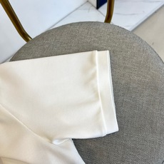 巴宝莉、2025s经典标志性Logo点缀元素 经典时尚翻领 Polo衫短袖 ,贸易公司渠道订单,简约大气 巴宝莉、2025s经典标志性Logo点缀元素 经典时尚翻领 Polo衫短袖 ,贸易公司渠道订单,简约大气