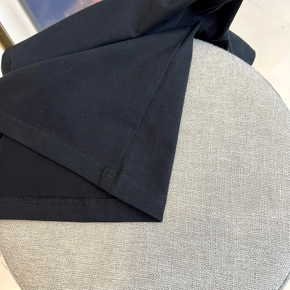 、蒙口、纯棉套装、定制面料、100%纯棉、上身超然、偏大一码、尺码M-2XL（模特173-140斤上身M