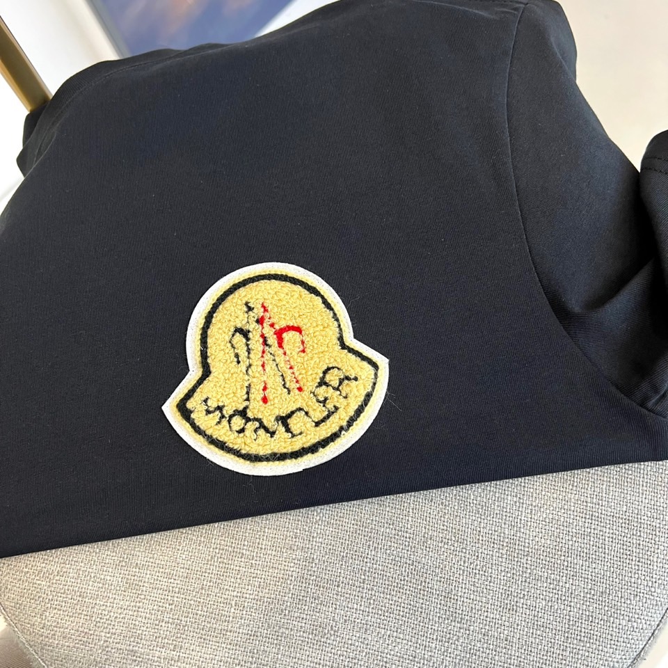 、蒙口、纯棉套装、定制面料、100%纯棉、上身超然、偏大一码、尺码M-2XL（模特173-140斤上身M