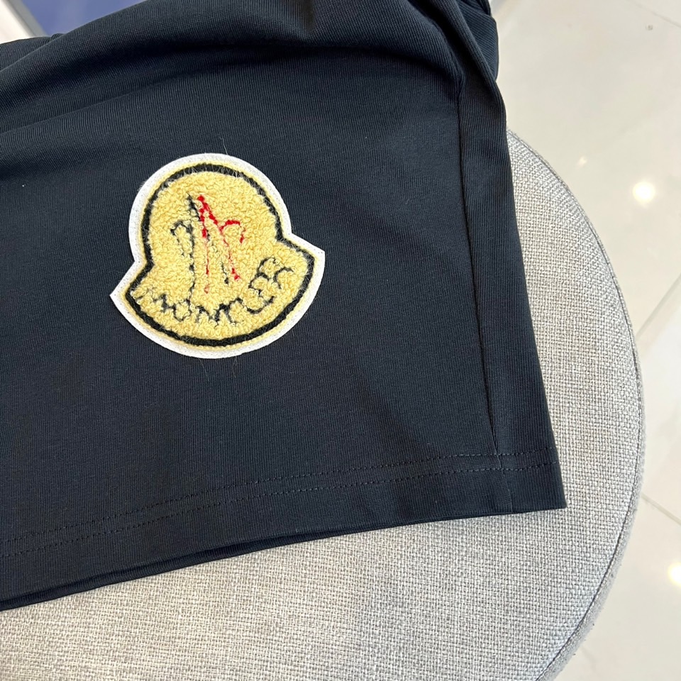 、蒙口、纯棉套装、定制面料、100%纯棉、上身超然、偏大一码、尺码M-2XL（模特173-140斤上身M