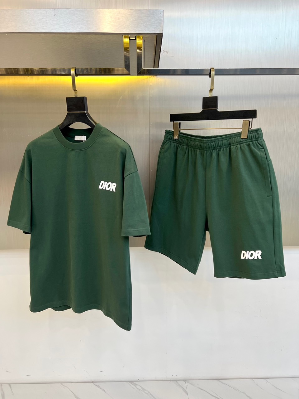 、Dior，纯棉套装、定制面料、100%纯棉、上身超然、偏大一码、尺码M-2XL（模特173-140斤上