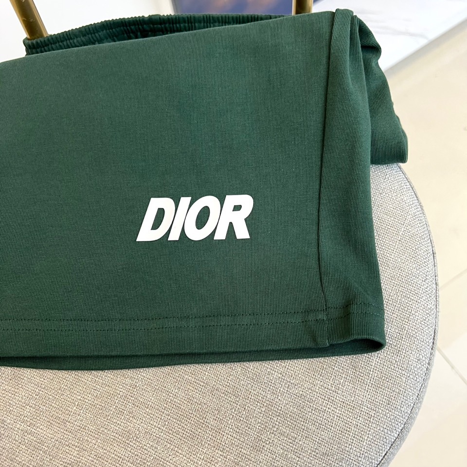 、Dior，纯棉套装、定制面料、100%纯棉、上身超然、偏大一码、尺码M-2XL（模特173-140斤上
