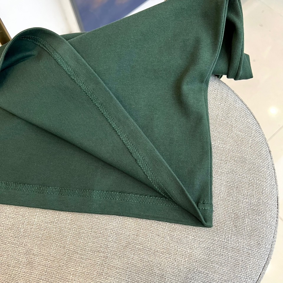 、Dior，纯棉套装、定制面料、100%纯棉、上身超然、偏大一码、尺码M-2XL（模特173-140斤上