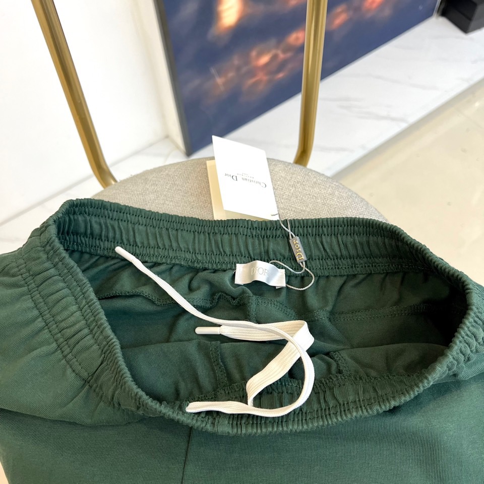 、Dior，纯棉套装、定制面料、100%纯棉、上身超然、偏大一码、尺码M-2XL（模特173-140斤上