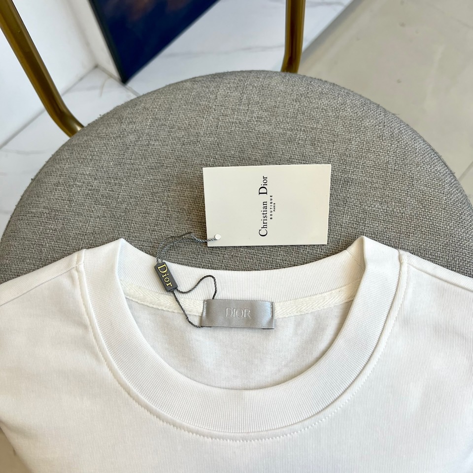 、Dior，纯棉套装、定制面料、100%纯棉、上身超然、偏大一码、尺码M-2XL（模特173-140斤上