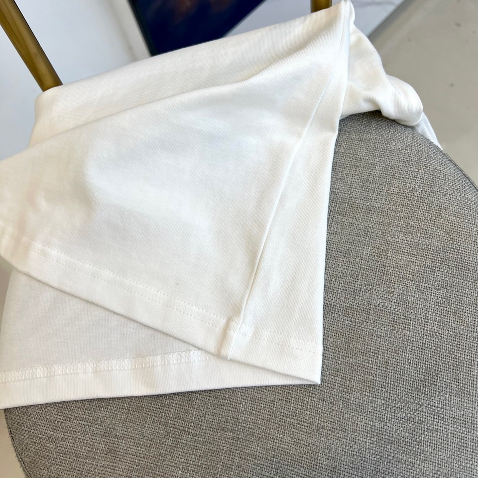 、Dior，纯棉套装、定制面料、100%纯棉、上身超然、偏大一码、尺码M-2XL（模特173-140斤上