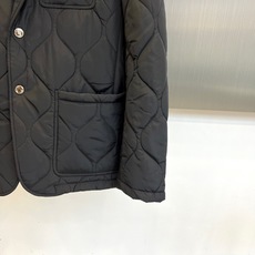 Bur巴宝莉、25秋冬新品 浅卡其绗缝西装外套 | 英伦优雅的当代诠释经典菱格,隽永美学浅卡其色菱形绗缝 Bur巴宝莉、25秋冬新品 浅卡其绗缝西装外套 | 英伦优雅的当代诠释经典菱格,隽永美学浅卡其色菱形绗缝