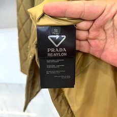 Prad普拉、25s秋冬新品卡其菱格棉服|秋冬高级感叠穿神器✨ 一眼沦陷的设计细节:• 卡其色菱格绗缝: Prad普拉、25s秋冬新品卡其菱格棉服|秋冬高级感叠穿神器✨ 一眼沦陷的设计细节:• 卡其色菱格绗缝: