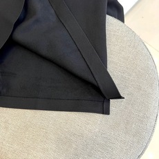 Ferragam菲拉格慕、2025秋冬男士系列。白色珠地棉长袖翻领POLO衫。精选47.6%棉+47.9 Ferragam菲拉格慕、2025秋冬男士系列。白色珠地棉长袖翻领POLO衫。精选47.6%棉+47.9