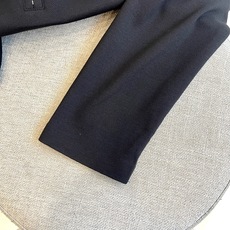 Ferragam菲拉格慕、2025秋冬男士系列。白色珠地棉长袖翻领POLO衫。精选47.6%棉+47.9 Ferragam菲拉格慕、2025秋冬男士系列。白色珠地棉长袖翻领POLO衫。精选47.6%棉+47.9