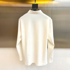 Ferragam菲拉格慕、2025秋冬男士系列。白色珠地棉长袖翻领POLO衫。精选47.6%棉+47.9 Ferragam菲拉格慕、2025秋冬男士系列。白色珠地棉长袖翻领POLO衫。精选47.6%棉+47.9