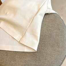 Ferragam菲拉格慕、2025秋冬男士系列。白色珠地棉长袖翻领POLO衫。精选47.6%棉+47.9 Ferragam菲拉格慕、2025秋冬男士系列。白色珠地棉长袖翻领POLO衫。精选47.6%棉+47.9