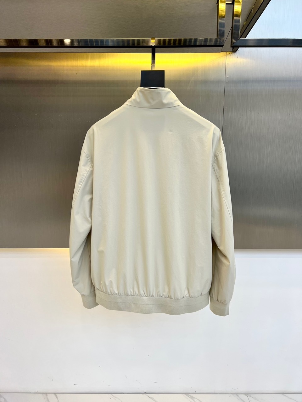 Loro Piana诺悠翩雅、25春夏新款lP🆕立领夹克,高端精英男士必备极简都市轻质尼龙外套。来自意大