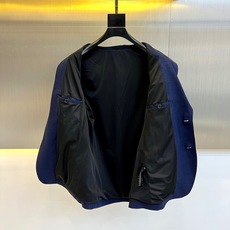 ThomBrow汤姆布朗、2025春夏新品商务休闲西服外套。简约休闲西装外套,进口顶级特供面料都是英国进 ThomBrow汤姆布朗、2025春夏新品商务休闲西服外套。简约休闲西装外套,进口顶级特供面料都是英国进