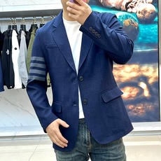 ThomBrow汤姆布朗、2025春夏新品商务休闲西服外套。简约休闲西装外套,进口顶级特供面料都是英国进 ThomBrow汤姆布朗、2025春夏新品商务休闲西服外套。简约休闲西装外套,进口顶级特供面料都是英国进