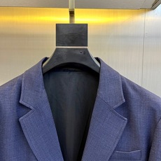 ThomBrow汤姆布朗、2025春夏新品商务休闲西服外套。简约休闲西装外套,进口顶级特供面料都是英国进 ThomBrow汤姆布朗、2025春夏新品商务休闲西服外套。简约休闲西装外套,进口顶级特供面料都是英国进