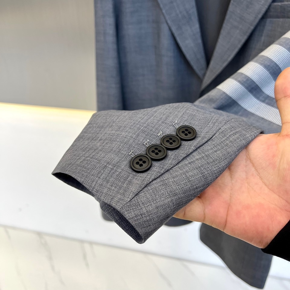 ThomBrow汤姆布朗、2025春夏新品商务休闲西服外套。简约休闲西装外套，进口顶级特供面料都是英国进
