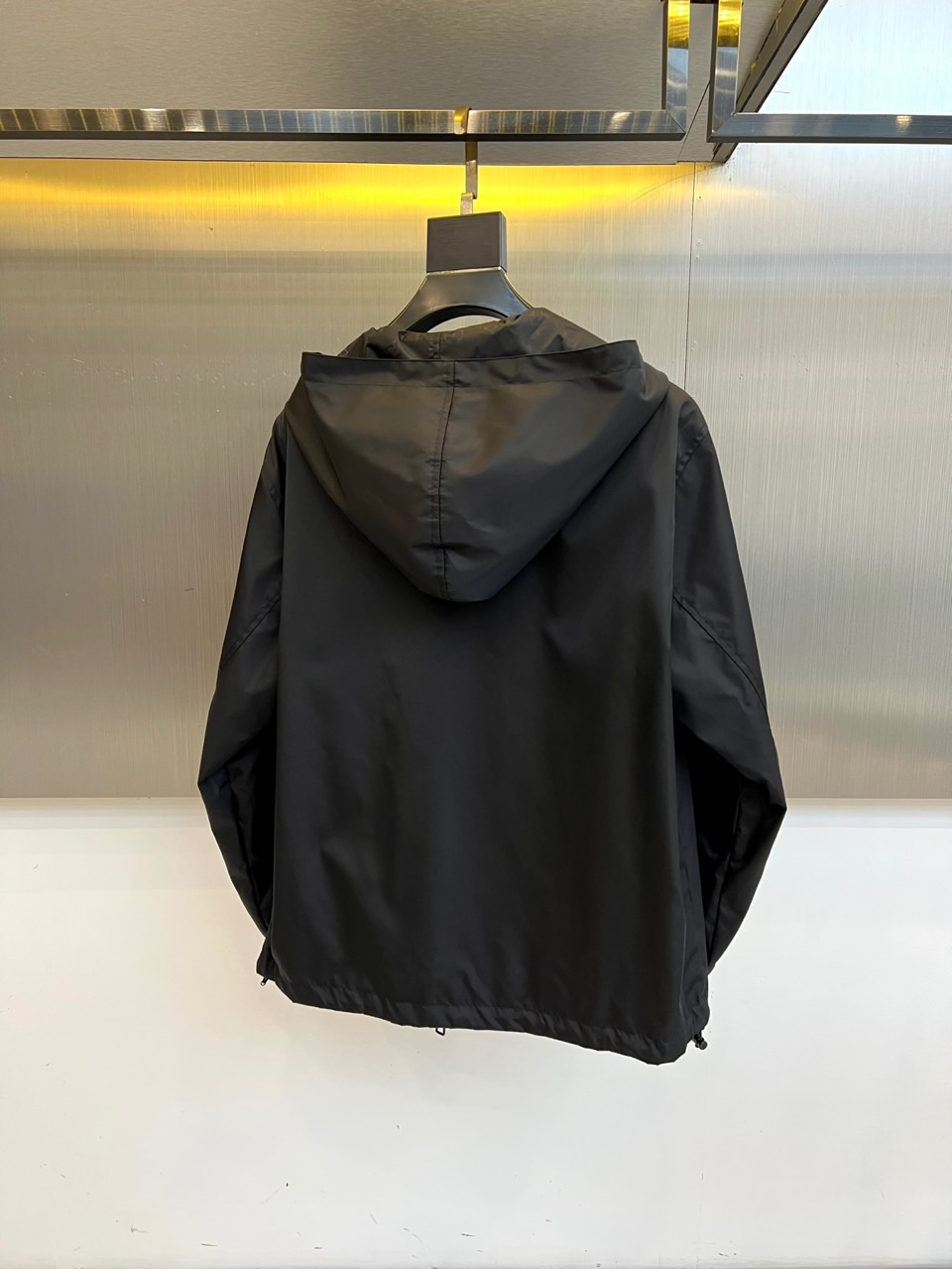 1v、驴家25s秋冬新品发售 双面夹克外套 ，一衣双面。 暗夜黑 × 经典老花 | 双面哲学▫️ 暗夜面