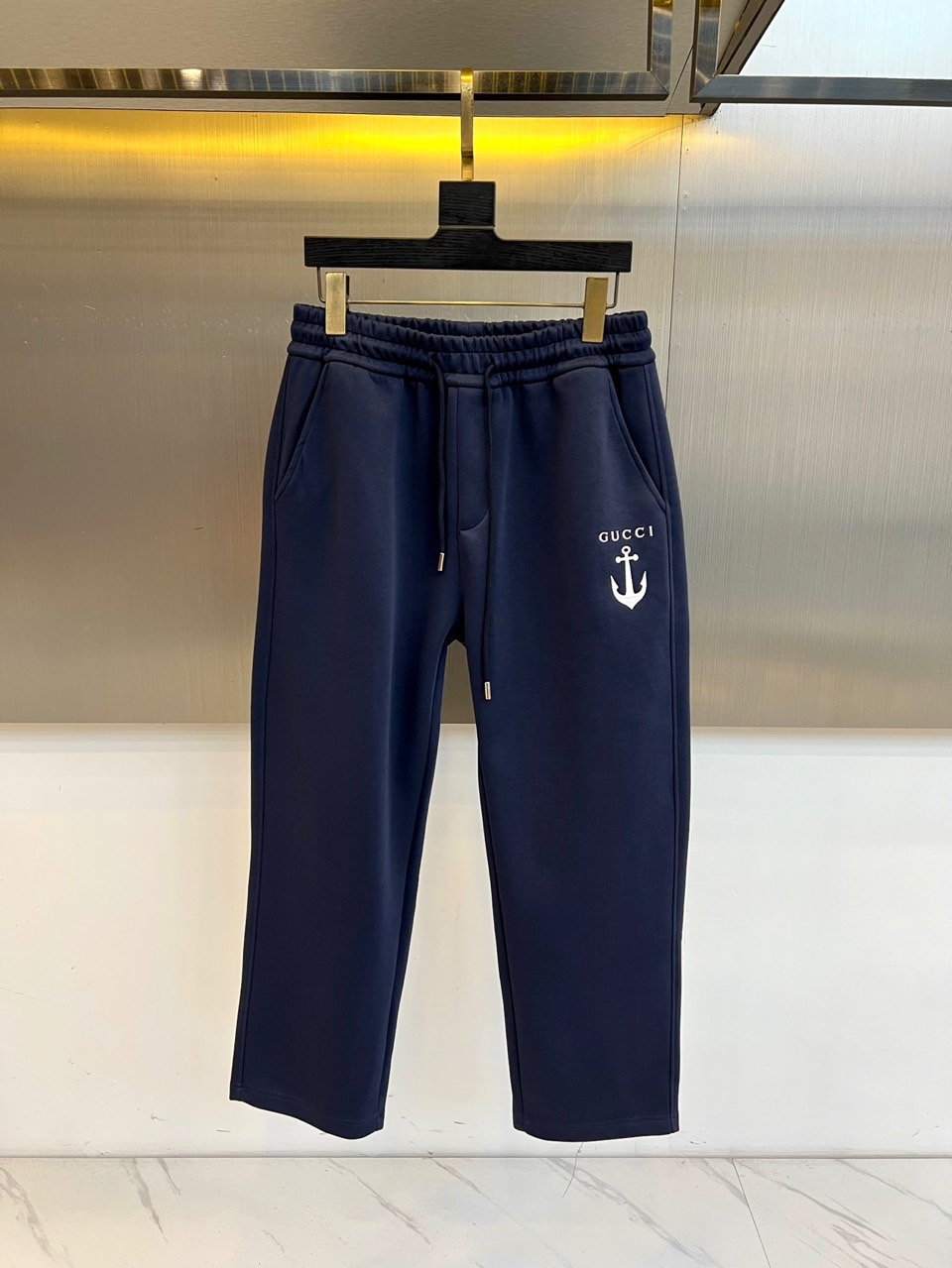 Gucc古驰、25s新品男士抽绳休闲卫裤！绝对日常休闲通勤款，运动户外兼备款！内搭单穿都合适！制作工艺令