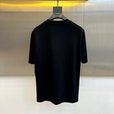 Bur巴宝莉、25s秋冬最新款圆领中袖打底T恤,面料采用双面高支兰精莫代尔,47%莫代尔,47%棉6%氨 Bur巴宝莉、25s秋冬最新款圆领中袖打底T恤,面料采用双面高支兰精莫代尔,47%莫代尔,47%棉6%氨
