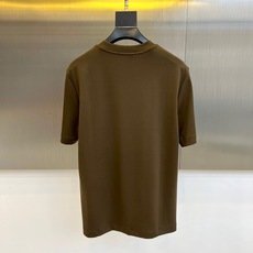 Bur巴宝莉、25s秋冬最新款圆领中袖打底T恤,面料采用双面高支兰精莫代尔,47%莫代尔,47%棉6%氨 Bur巴宝莉、25s秋冬最新款圆领中袖打底T恤,面料采用双面高支兰精莫代尔,47%莫代尔,47%棉6%氨