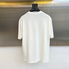 Bur巴宝莉、25s秋冬最新款圆领中袖打底T恤,面料采用双面高支兰精莫代尔,47%莫代尔,47%棉6%氨 Bur巴宝莉、25s秋冬最新款圆领中袖打底T恤,面料采用双面高支兰精莫代尔,47%莫代尔,47%棉6%氨