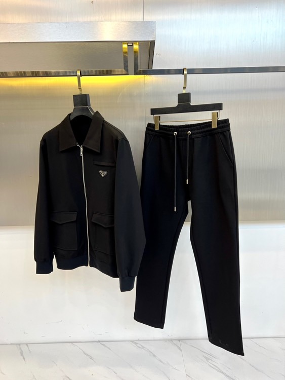 Prad普拉、2025秋冬奢境新作｜Prada翻领运动套装，定义都市精英美学Prada 2025秋冬系列