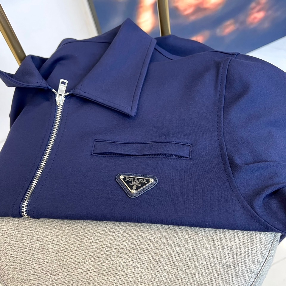 Prad普拉、2025秋冬奢境新作｜Prada翻领运动套装，定义都市精英美学Prada 2025秋冬系列