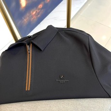 阿玛尼、2025秋冬男士系列长袖翻领设计POLO衫。创新79.5%锦纶+20.5%氨纶科技混纺,采用珠地 阿玛尼、2025秋冬男士系列长袖翻领设计POLO衫。创新79.5%锦纶+20.5%氨纶科技混纺,采用珠地
