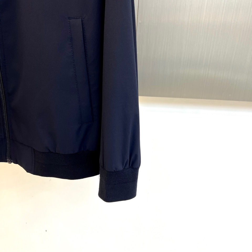 Loro Piana诺悠翩雅、25春夏新款lP🆕立领夹克,高端精英男士必备极简都市轻质尼龙外套。来自意大
