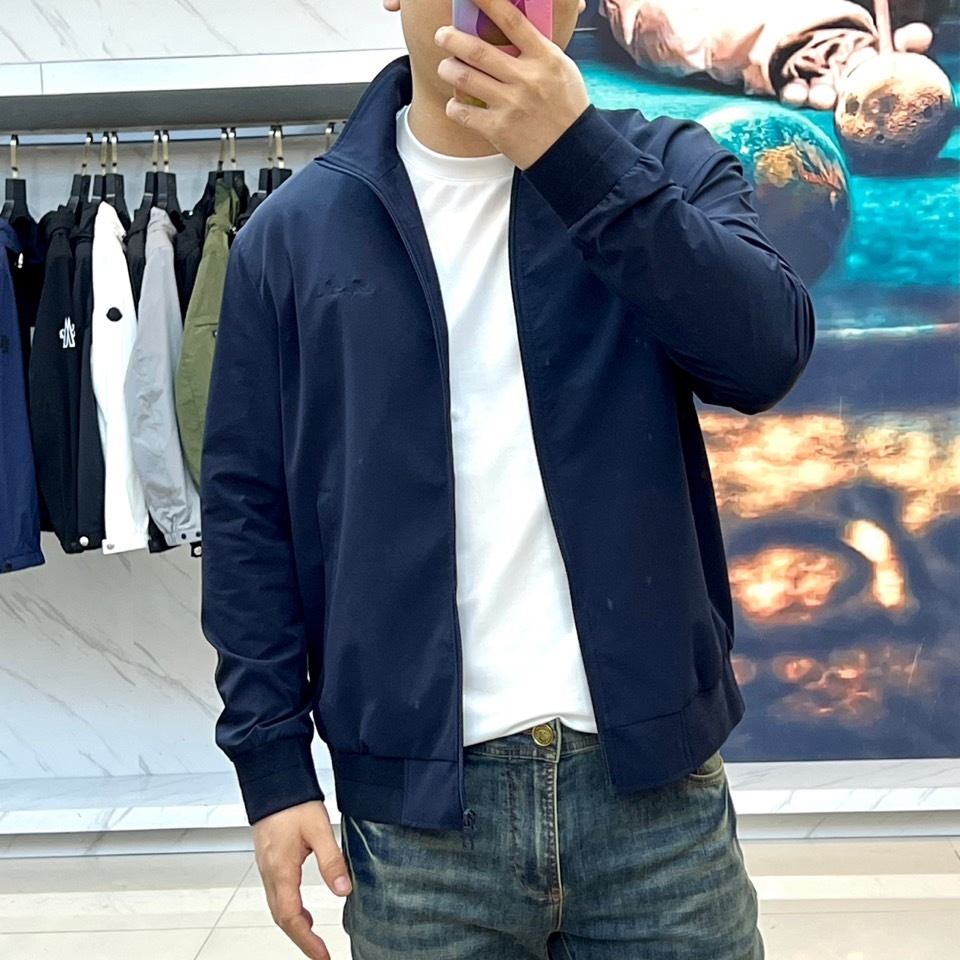 Loro Piana诺悠翩雅、25春夏新款lP🆕立领夹克,高端精英男士必备极简都市轻质尼龙外套。来自意大