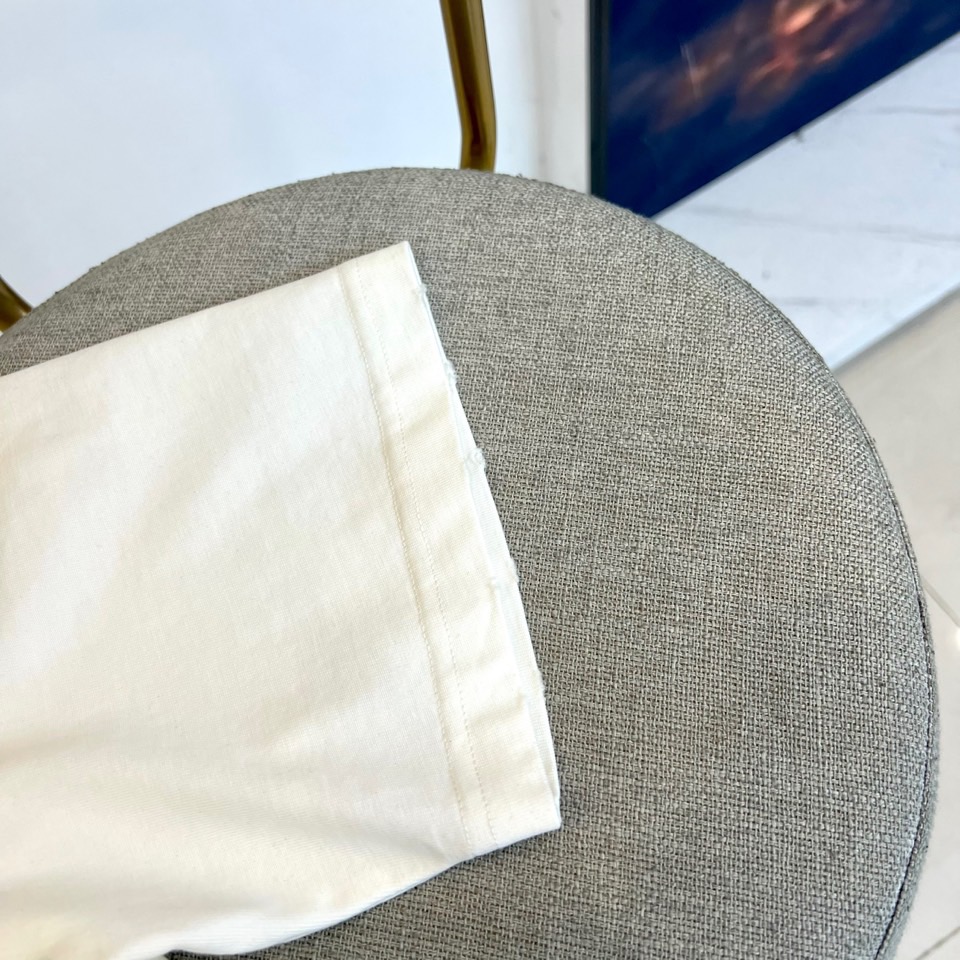 1v威登、（高品质）2025秋冬新品经典徽标落肩短袖T恤打底衫，18世纪复古徽章印花「VOYAGE」「S