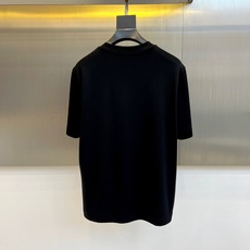 Bur巴宝莉、25s秋冬最新款圆领中袖打底T恤,面料采用双面高支兰精莫代尔,47%莫代尔,47%棉6%氨 Bur巴宝莉、25s秋冬最新款圆领中袖打底T恤,面料采用双面高支兰精莫代尔,47%莫代尔,47%棉6%氨