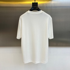Bur巴宝莉、25s秋冬最新款圆领中袖打底T恤,面料采用双面高支兰精莫代尔,47%莫代尔,47%棉6%氨 Bur巴宝莉、25s秋冬最新款圆领中袖打底T恤,面料采用双面高支兰精莫代尔,47%莫代尔,47%棉6%氨