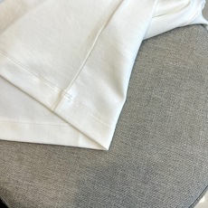 Bur巴宝莉、25s秋冬最新款圆领中袖打底T恤,面料采用双面高支兰精莫代尔,47%莫代尔,47%棉6%氨 Bur巴宝莉、25s秋冬最新款圆领中袖打底T恤,面料采用双面高支兰精莫代尔,47%莫代尔,47%棉6%氨