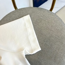 Bur巴宝莉、25s秋冬最新款圆领中袖打底T恤,面料采用双面高支兰精莫代尔,47%莫代尔,47%棉6%氨 Bur巴宝莉、25s秋冬最新款圆领中袖打底T恤,面料采用双面高支兰精莫代尔,47%莫代尔,47%棉6%氨