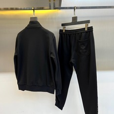 Loro Piana诺悠翩雅、2025秋冬新风尚|lP🆕立领运动套装。深蓝沉稳,白线跃动——lP🆕全新立 Loro Piana诺悠翩雅、2025秋冬新风尚|lP🆕立领运动套装。深蓝沉稳,白线跃动——lP🆕全新立