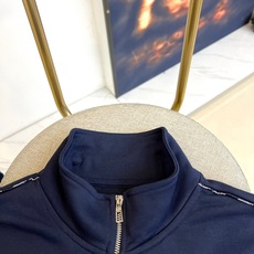 Loro Piana诺悠翩雅、2025秋冬新风尚|lP🆕立领运动套装。深蓝沉稳,白线跃动——lP🆕全新立 Loro Piana诺悠翩雅、2025秋冬新风尚|lP🆕立领运动套装。深蓝沉稳,白线跃动——lP🆕全新立